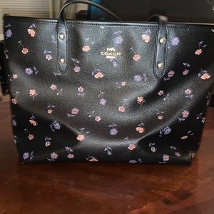 Authentic COACH Tote very good condition